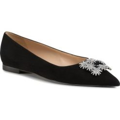 Baleriny STUART WEITZMAN - Kelsey Flat 9L53273 Black Suede. Czarne baleriny damskie Stuart Weitzman, bez wzorów, ze skóry, bez obcasa. W wyprzedaży za 1279,00 zł.