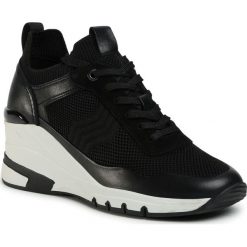 Sneakersy CAPRICE - 9-23709-25 Black Uni 057. Czarne półbuty damskie Caprice, bez wzorów, ze skóry, bez obcasa, na koturnie, bez zapięcia. Za 349,00 zł.