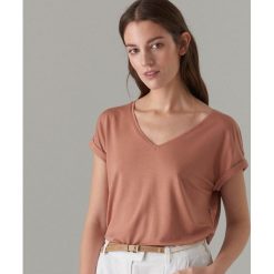 Koszulka oversize z lyocellem - Brązowy. Pomarańczowe koszulki damskie Mohito, s, bez wzorów, z lyocellu, bez kołnierzyka, bez rękawów. Za 49,99 zł.