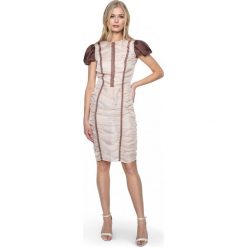 Sukienka z marszczeniami AK EMILY. Brązowe sukienki damskie ANETA KRĘGLICKA X L'AF, l, bez wzorów, z tkaniny, eleganckie, bez kołnierzyka, z krótkim rękawem, krótkie, mini, dopasowane. W wyprzedaży za 839,00 zł.