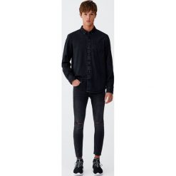Jeansy superskinny fit z rozcięciami na kolanach. Szare jeansy męskie marki Pull&Bear, m, bez wzorów. Za 62,90 zł.