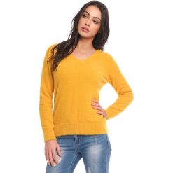 Sweter "Shona" w kolorze musztardowym. Żółte swetry damskie Scarlet Jones, l, bez wzorów, bez rękawów, bez kaptura. W wyprzedaży za 169,95 zł.