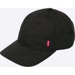 Levi's - Czapka. Czarne czapki męskie Levi's®, bez wzorów, z bawełny. W wyprzedaży za 79,90 zł.