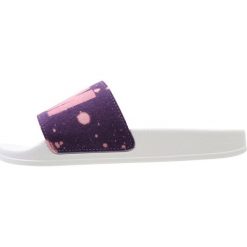 MSGM 2TONE DRIP POOL SLIDE Klapki purple/pink. Fioletowe crocsy damskie marki MSGM, z tworzywa sztucznego. W wyprzedaży za 471,20 zł.