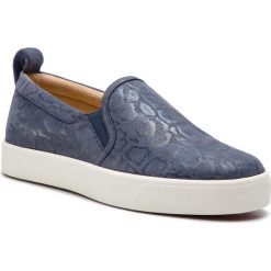 Tenisówki CAPRICE - 9-24201-22 Denim Snake 884. Niebieskie półbuty damskie Caprice, na co dzień, bez wzorów, ze skóry, bez obcasa, na płaskiej podeszwie, bez zapięcia. W wyprzedaży za 169,00 zł.