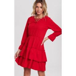 Czerwona Sukienka Loner. Czerwone sukienki damskie Renee, s, z aplikacjami, mini, rozkloszowane. Za 79,99 zł.