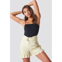NA-KD Boho Bawełniane szorty z paskiem - Beige. Brązowe szorty damskie marki NA-KD Boho, w paski, boho, z podwyższonym stanem. W wyprzedaży za 42,58 zł.