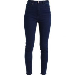 Lost Ink SUPER HIGH WAIST SKINNY IN PEONY Jeans Skinny Fit dark denim. Niebieskie rurki damskie marki Lost Ink, z bawełny, z podwyższonym stanem. Za 179,00 zł.