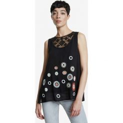 Desigual Tebas Top Czarny. Czarne podkoszulki damskie Desigual, s, z nadrukiem, z bawełny, bez kołnierzyka, bez rękawów. Za 262,95 zł.