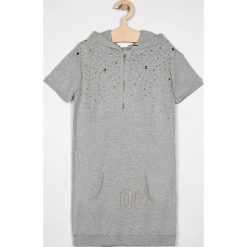 Blukids - Sukienka dziecięca 140-170 cm. Szare sukienki dziewczęce Blukids, z aplikacjami, z elastanu, casualowe, z krótkim rękawem, krótkie, mini, proste. W wyprzedaży za 89,90 zł.