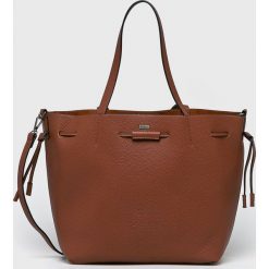Pepe Jeans - Torebka. Pomarańczowe walizki Pepe Jeans, bez wzorów, z poliesteru, casualowe, na ramię, bez dodatków. Za 239,90 zł.