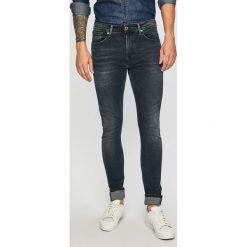 Pepe Jeans - Jeansy. Niebieskie jeansy męskie Pepe Jeans, z aplikacjami. W wyprzedaży za 279,90 zł.