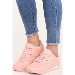 Różowe Buty Sportowe Overtime. Czerwone buty sportowe damskie marki KALENJI, z gumy. Za 59,99 zł.