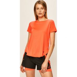 Under Armour - T-shirt. Pomarańczowe topy damskie Under Armour, s, z aplikacjami, z elastanu, z okrągłym kołnierzem. W wyprzedaży za 129,90 zł.