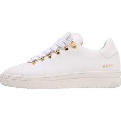 Tenisówki damskie: Nubikk YEYE CLASSIC METAL Tenisówki i Trampki white/gold