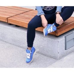 Botki - skóra naturalna - model 476 - kolor szafirowy. Niebieskie botki damskie Zapato, na zimę, z jeansu, eleganckie, za kostkę, bez obcasa, na obcasie, na sznurówki. W wyprzedaży za 159,60 zł.