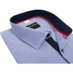 Biało-niebieska koszula męska w prążki Y04. Niebieskie koszule męskie Modini Moda Męska, m, bez wzorów, z bawełny, casualowe, bez kołnierzyka, bez rękawów. Za 125,10 zł.