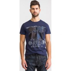 Granatowy t-shirt T-Diego-Rd. Niebieskie t-shirty męskie Diesel, s, z nadrukiem, z bawełny, z okrągłym kołnierzem. Za 82,00 zł.