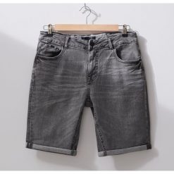 Jeansowe szorty basic - Szary. Szare spodenki i szorty męskie House, m, bez wzorów, z jeansu. W wyprzedaży za 69,99 zł.