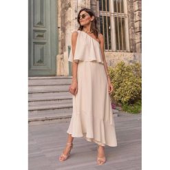Sukienka REMISHA BEIGE. Brązowe sukienki damskie Sukienka REMISHA BEIGE, s, bez wzorów, bez kołnierzyka, bez rękawów, długie. W wyprzedaży za 89,00 zł.
