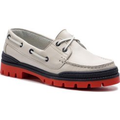 Mokasyny TOMMY HILFIGER - Sporty Tommy Boat Shoe FW0FW04031 Rwb 020. Szare mokasyny damskie marki TOMMY HILFIGER, ze skóry, sportowe, na obcasie. Za 579,00 zł.