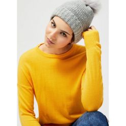 Czapka z pomponem. Szare czapki damskie Moodo, bez wzorów. Za 24,99 zł.