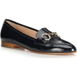 Buty damskie. Półbuty damskie Wittchen, bez wzorów, ze skóry, eleganckie, bez obcasa, ze sprzączką. W wyprzedaży za 459,90 zł.