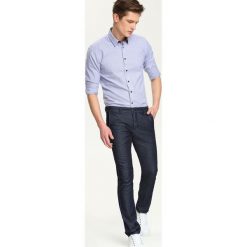 KOSZULA DŁUGI RĘKAW MĘSKA SLIM FIT. Niebieskie koszule męskie Top Secret, m, bez wzorów, z bawełny, bez kołnierzyka, z długim rękawem. W wyprzedaży za 69,99 zł.