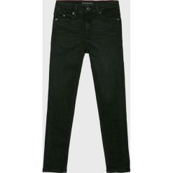 Tommy Hilfiger - Jeansy dziecięce 128-176 cm. Czarne spodnie chłopięce TOMMY HILFIGER, z aplikacjami, z elastanu. W wyprzedaży za 199,90 zł.