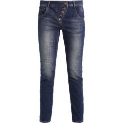 Taifun Jeansy Slim fit blue. Niebieskie jeansy damskie relaxed fit marki Taifun, z bawełny. W wyprzedaży za 299,25 zł.