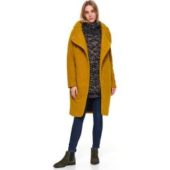 Wełniany płaszcz ze stójką. Żółte płaszcze damskie Top Secret, na zimę, bez wzorów, z wełny, eleganckie. W wyprzedaży za 149,99 zł.