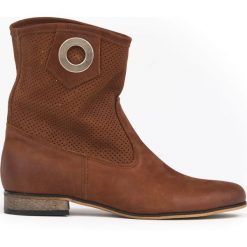 Ażurowe botki na niskim obcasie - skóra naturalna - model 269 - kolor brązowy przecierany. Pomarańczowe botki damskie Zapato, na wiosnę, ze skóry, eleganckie, na niskim obcasie, na płaskiej podeszwie, bez zapięcia. W wyprzedaży za 319,20 zł.