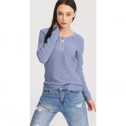 Jasnoniebieski Sweter Hauteur. Niebieskie swetry klasyczne damskie marki other, l. Za 89,99 zł.