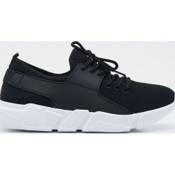 Sportowe buty - Czarny. Czarne buty sportowe damskie Sinsay, bez wzorów, sportowe. Za 69,99 zł.