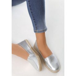 Srebrne Espadryle Opinion. Szare espadryle damskie Born2be, bez wzorów, bez obcasa, na płaskiej podeszwie. Za 49,99 zł.
