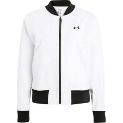 Under Armour MIXED MEDIA WOVEN Kurtka sportowa white. Białe kurtki sportowe damskie marki Under Armour, xl, z elastanu. W wyprzedaży za 404,25 zł.
