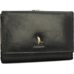 Mały Portfel Damski PUCCINI - PD1950 Black 1. Czarne portfele damskie Puccini, bez wzorów, ze skóry. W wyprzedaży za 119,00 zł.