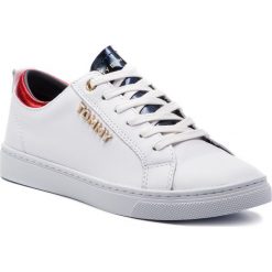 Sneakersy TOMMY HILFIGER - City Sneaker FW0FW03776 White 100. Białe półbuty damskie TOMMY HILFIGER, ze skóry ekologicznej. W wyprzedaży za 349,00 zł.