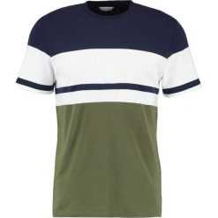 Samsøe & Samsøe EVEN ON Tshirt z nadrukiem white. Białe koszulki polo męskie marki Samsøe & Samsøe, m, z nadrukiem, z bawełny. Za 249,00 zł.
