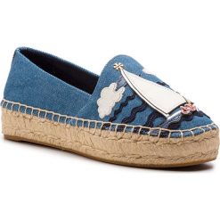 Espadryle TORY BURCH - Seaside Espadrille 54974 Denim Chambray/Multi Multi 415. Niebieskie espadryle damskie Tory Burch, bez wzorów, ze skóry, bez obcasa, na płaskiej podeszwie. W wyprzedaży za 629,00 zł.