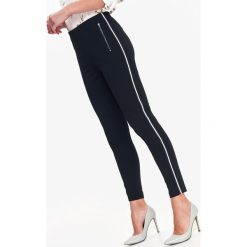 LEGGINSY Z LAMPASEM. Czarne legginsy damskie marki Top Secret, z dzianiny. W wyprzedaży za 39,99 zł.
