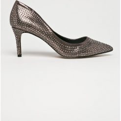 Steve Madden - Szpilki. Szare szpilki Steve Madden, bez wzorów, z materiału, bez obcasa, na obcasie, bez zapięcia. W wyprzedaży za 279,90 zł.