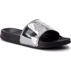 Klapki PEPE JEANS - Flap Shine PLS70037 Silver 934. Szare klapki damskie Pepe Jeans, bez wzorów, z jeansu, bez obcasa. Za 109,00 zł.