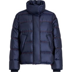 Kurtka puchowa Sportmax Code 74860196. Niebieskie kurtki damskie Sportmax Code, bez wzorów, z poliesteru, bez kaptura. W wyprzedaży za 1299,00 zł.