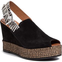 Espadryle INUOVO - 438004 Black/Zebra. Czarne espadryle damskie Inuovo, bez wzorów, ze skóry, bez obcasa. W wyprzedaży za 329,00 zł.