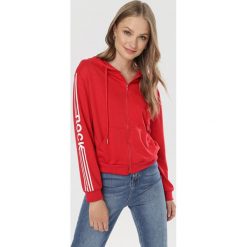 Czerwona Bluza Teledanea. Czerwone bluzy damskie Born2be, s, bez wzorów, bez rękawów, bez kaptura. W wyprzedaży za 69,99 zł.