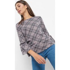 Koszulka w kratę. Niebieskie t-shirty damskie Orsay, s, z poliesteru, z falbankami, z długim rękawem. Za 89,99 zł.