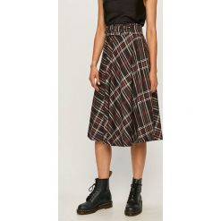 Pepe Jeans - Spódnica Xuxi. Spódniczki damskie Pepe Jeans, na co dzień, s, w paski, z poliesteru, casualowe, z podwyższonym stanem, midi, rozkloszowane. Za 339,90 zł.