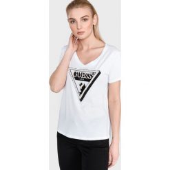 Guess Koszulka Biały. Białe koszulki damskie Guess, s, z nadrukiem, z bawełny, bez kołnierzyka, z krótkim rękawem. Za 223,95 zł.