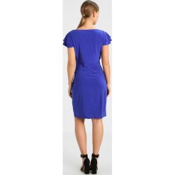 Lauren Ralph Lauren Petite BRISA SHORT SLEEVE DAY DRESS Sukienka etui purple opal. Fioletowe sukienki marki Lauren Ralph Lauren Petite, z elastanu, petite. W wyprzedaży za 440,30 zł.